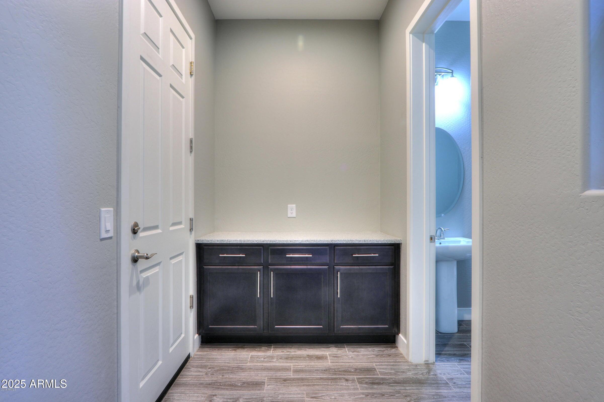 4319 S ELLESMERE Street