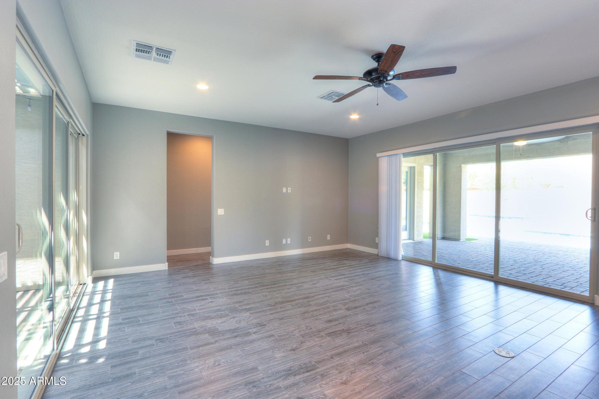 4319 S ELLESMERE Street