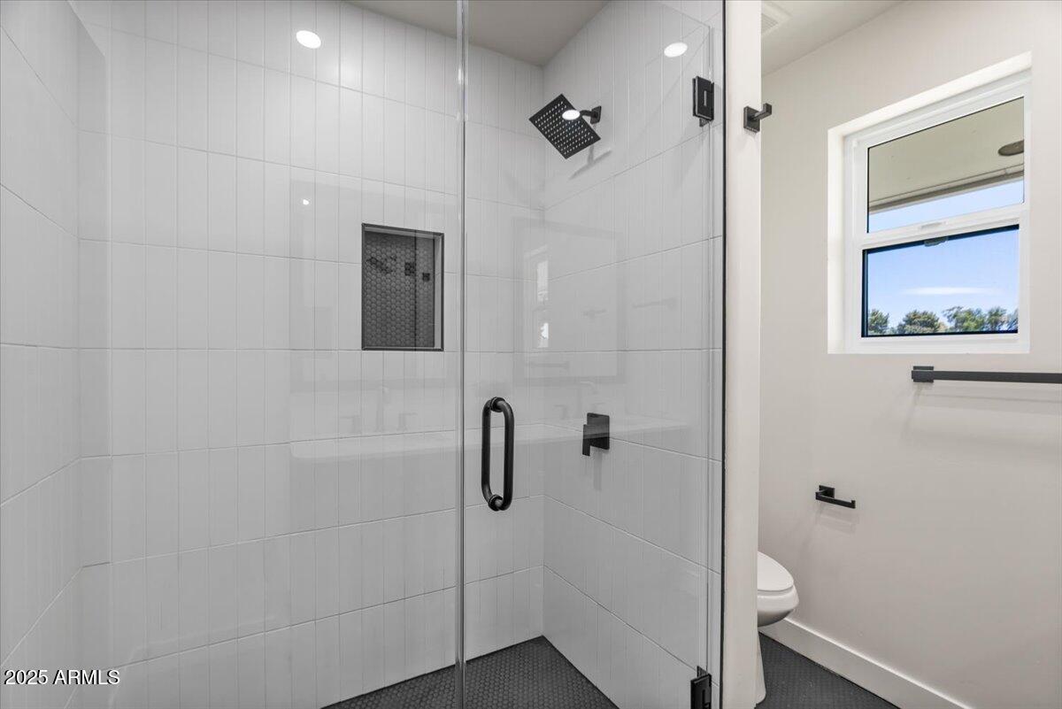 121 E IVANHOE Street