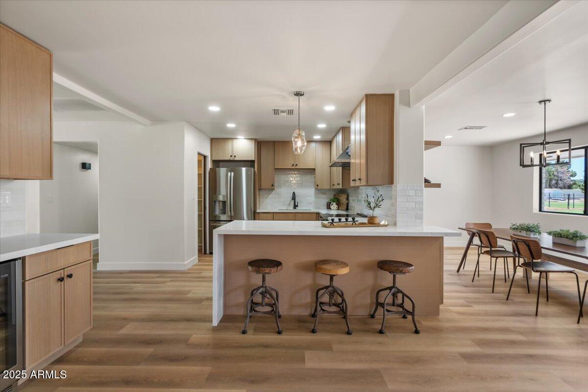 121 E IVANHOE Street