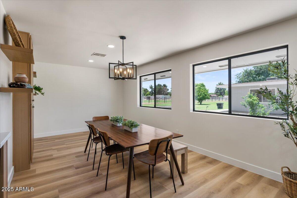 121 E IVANHOE Street