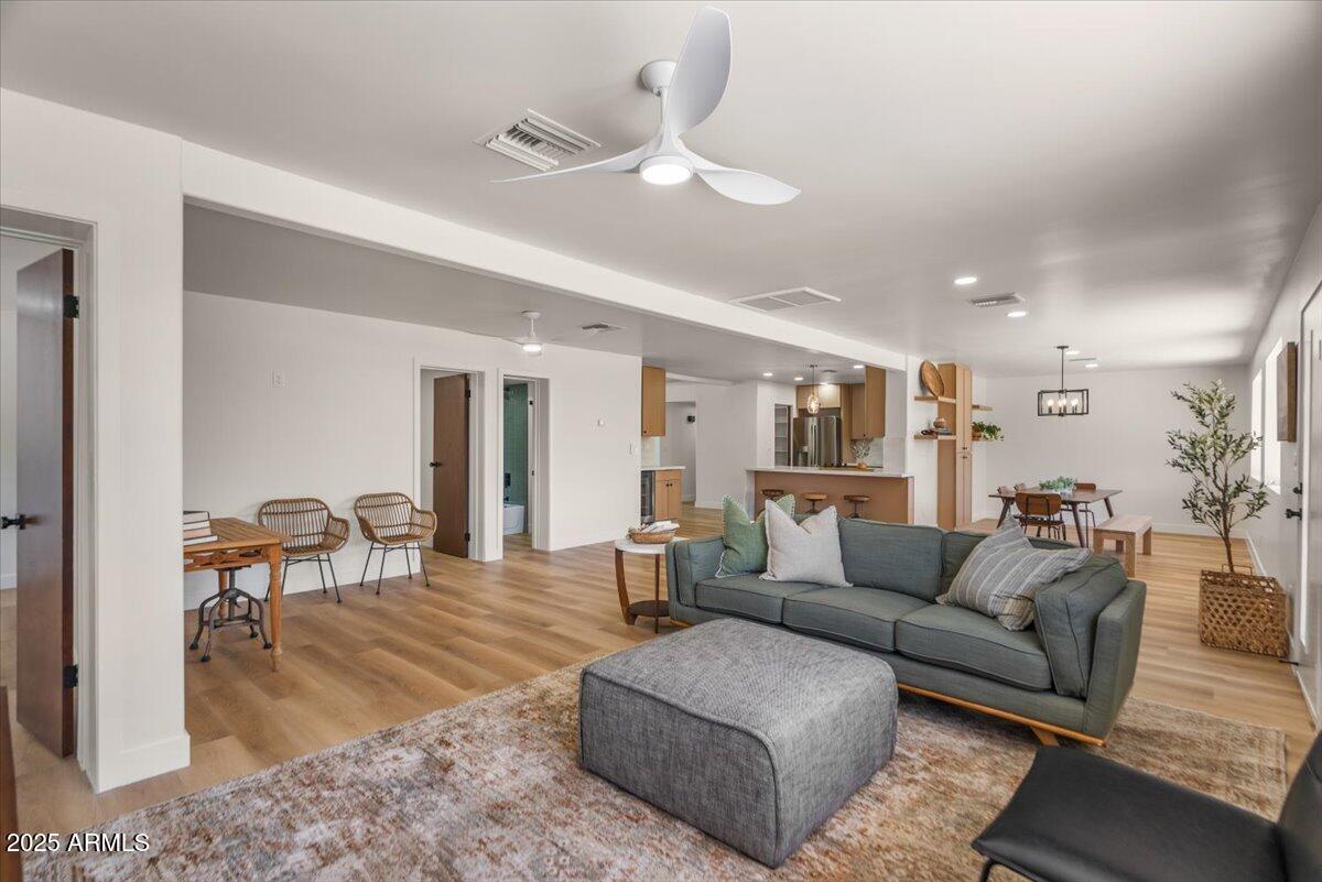 121 E IVANHOE Street