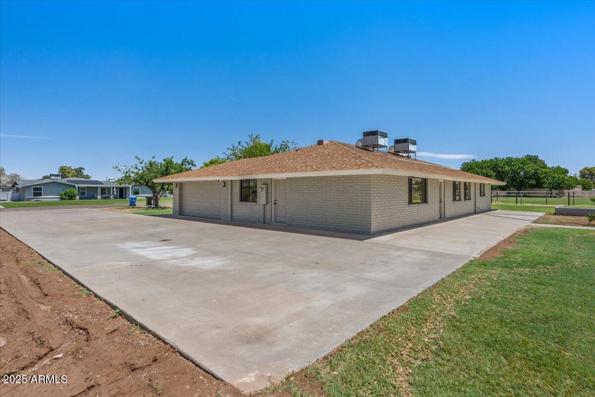 121 E IVANHOE Street