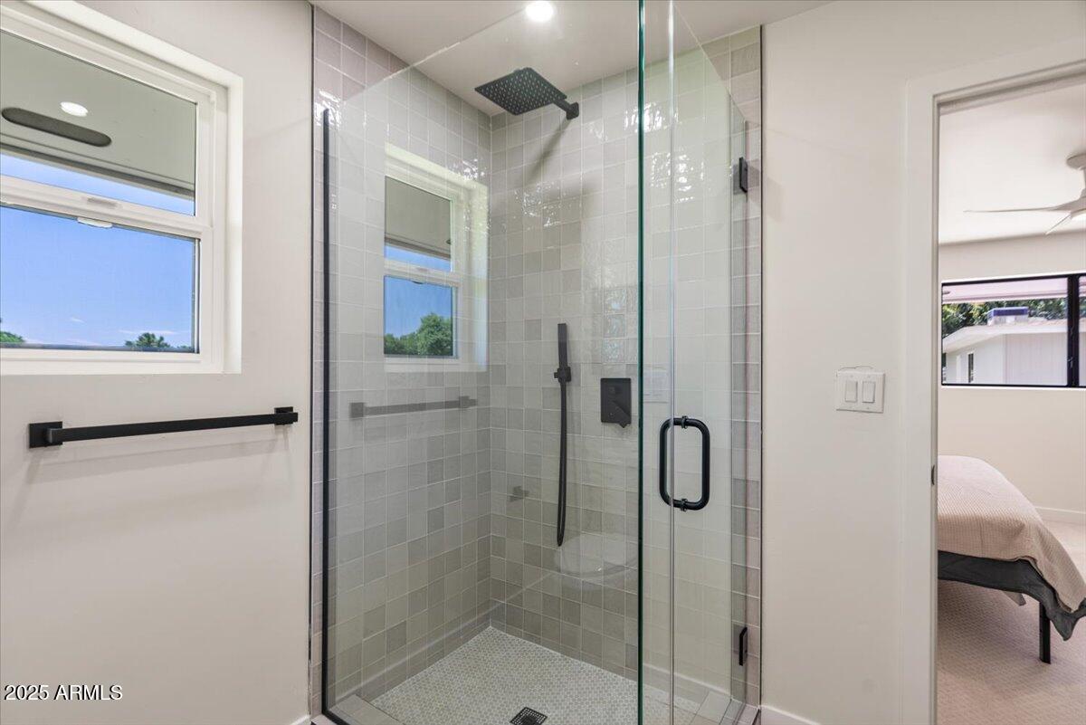 121 E IVANHOE Street