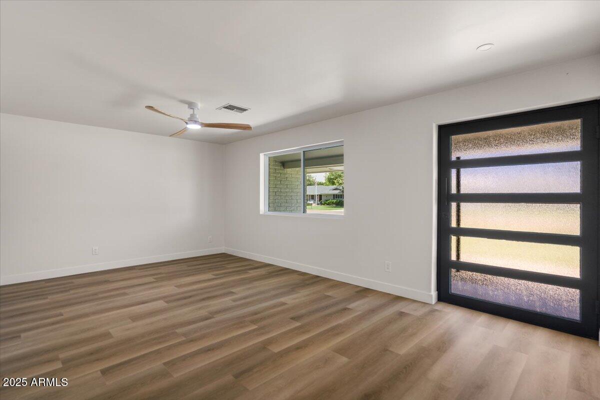 121 E IVANHOE Street