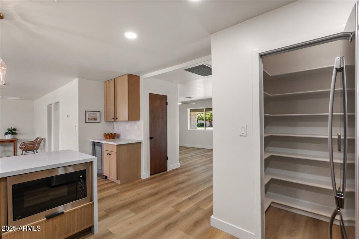 121 E IVANHOE Street