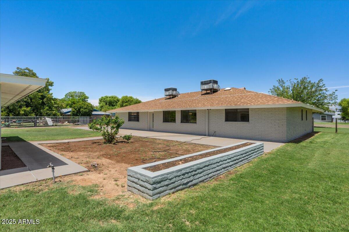 121 E IVANHOE Street