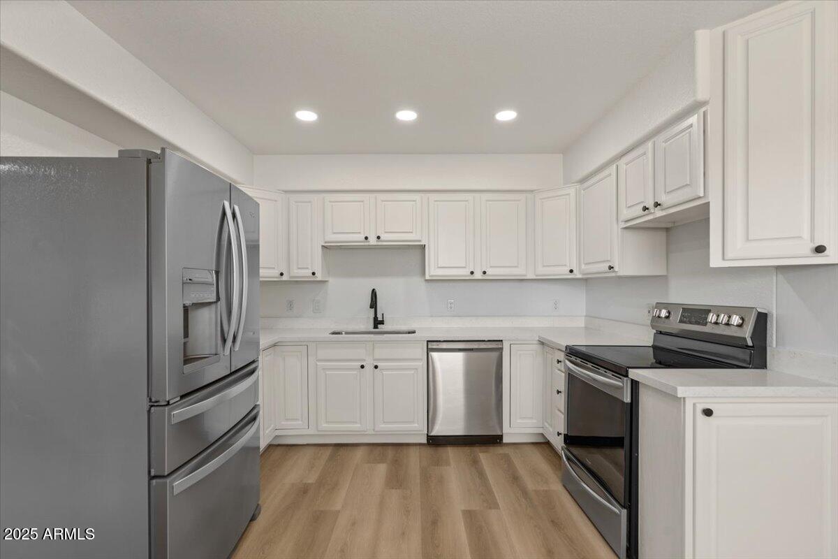 121 E IVANHOE Street