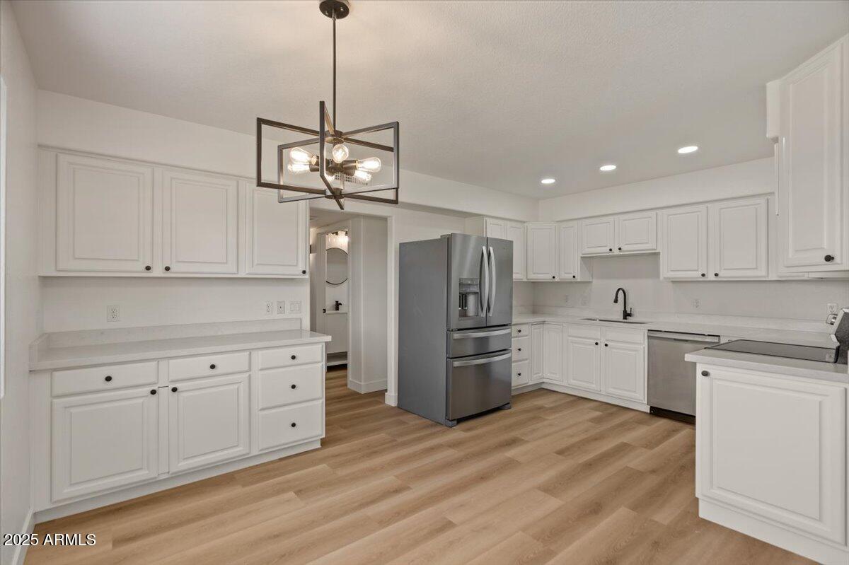 121 E IVANHOE Street