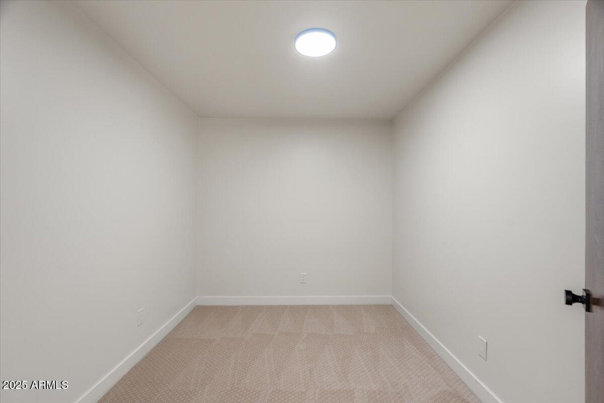 121 E IVANHOE Street