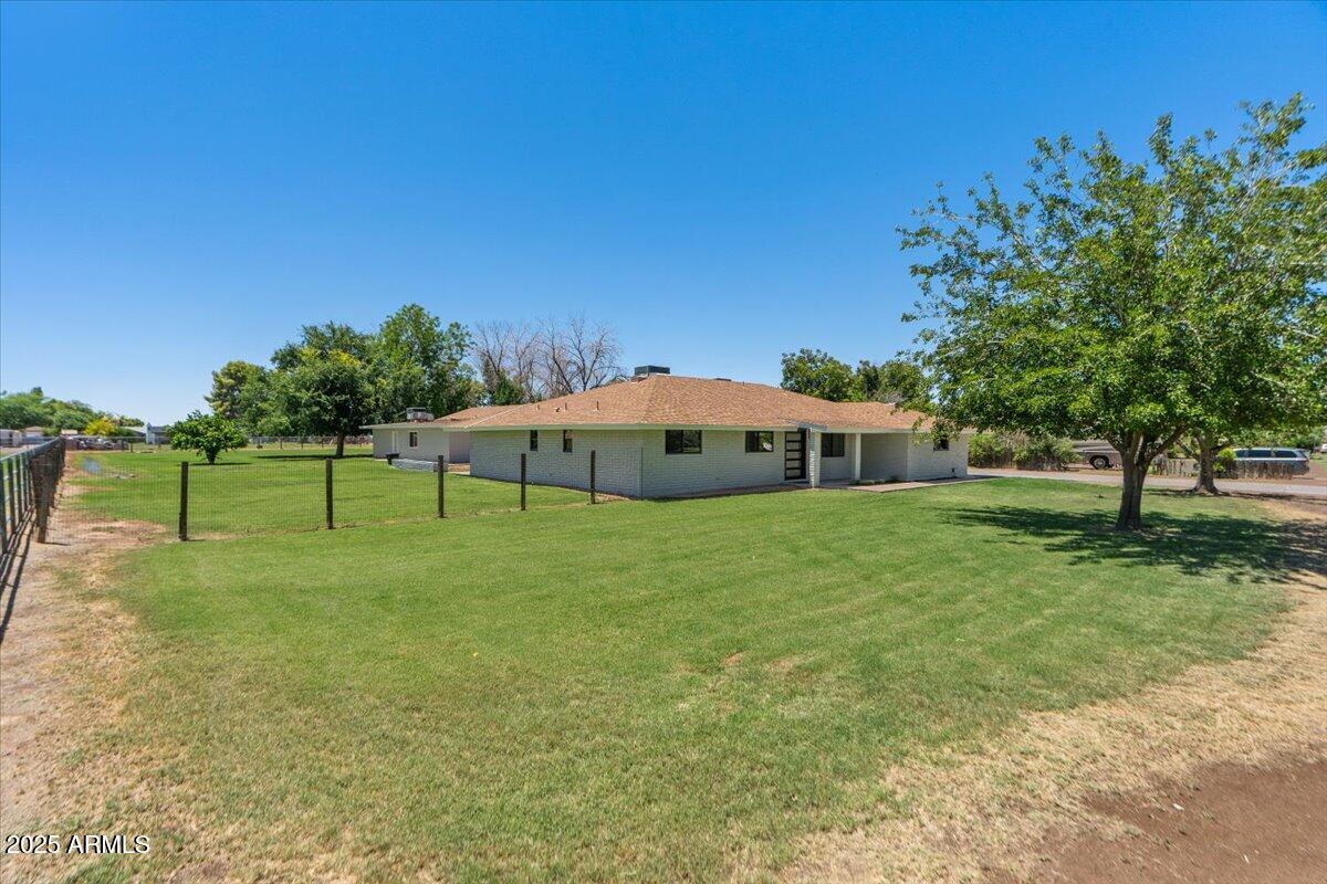 121 E IVANHOE Street