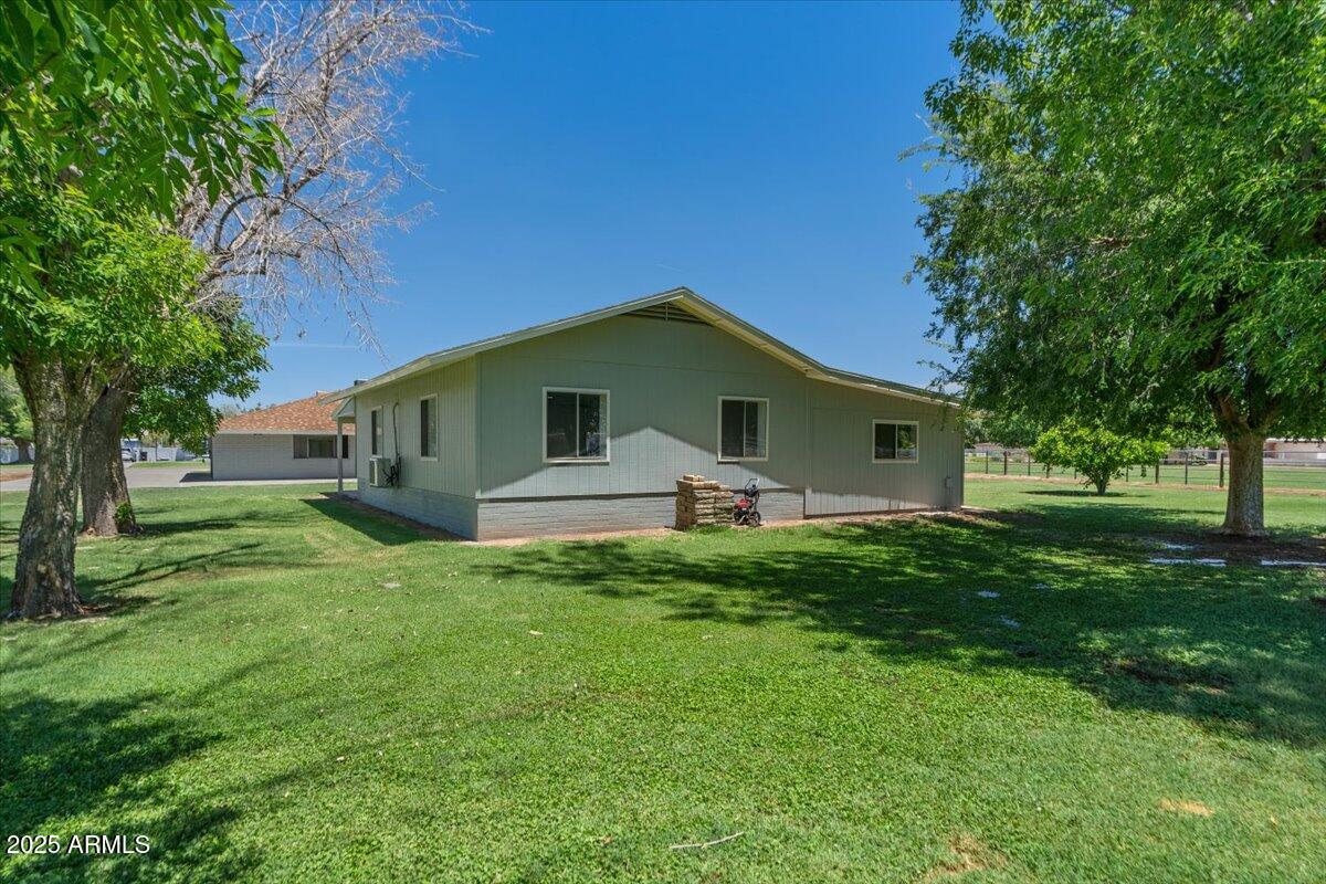 121 E IVANHOE Street