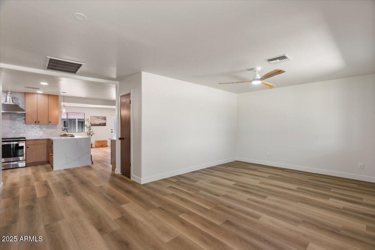 121 E IVANHOE Street