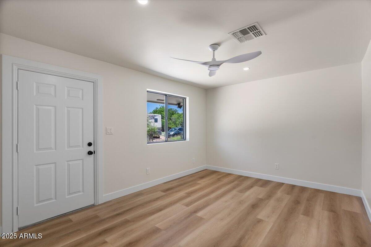 121 E IVANHOE Street