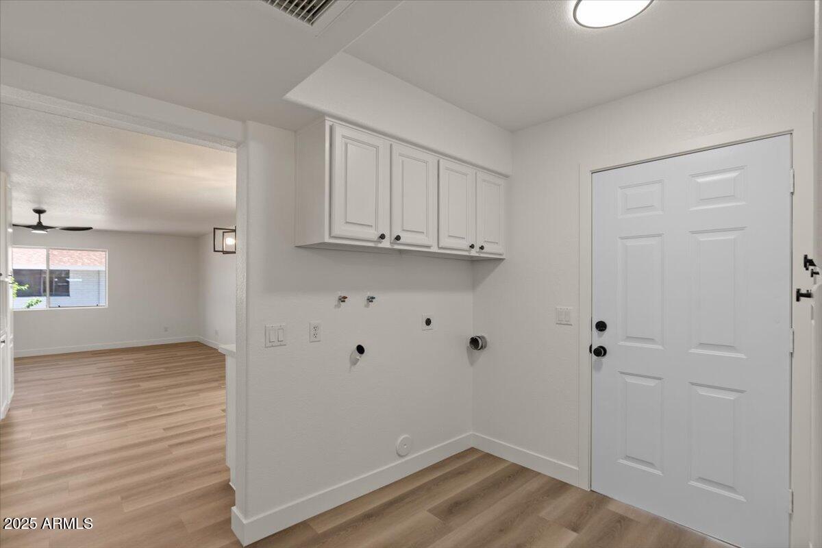 121 E IVANHOE Street