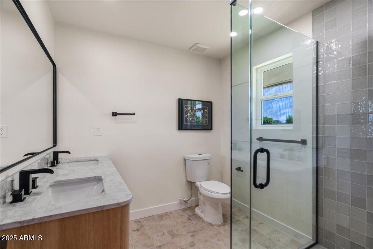 121 E IVANHOE Street