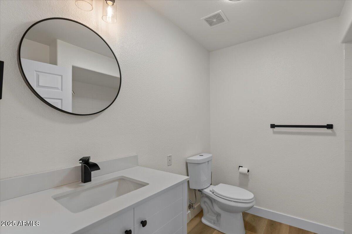 121 E IVANHOE Street