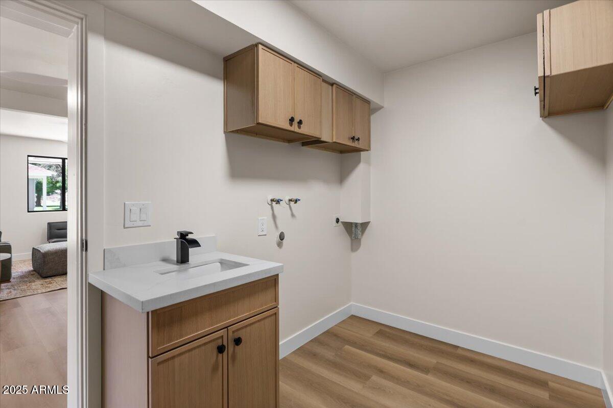 121 E IVANHOE Street