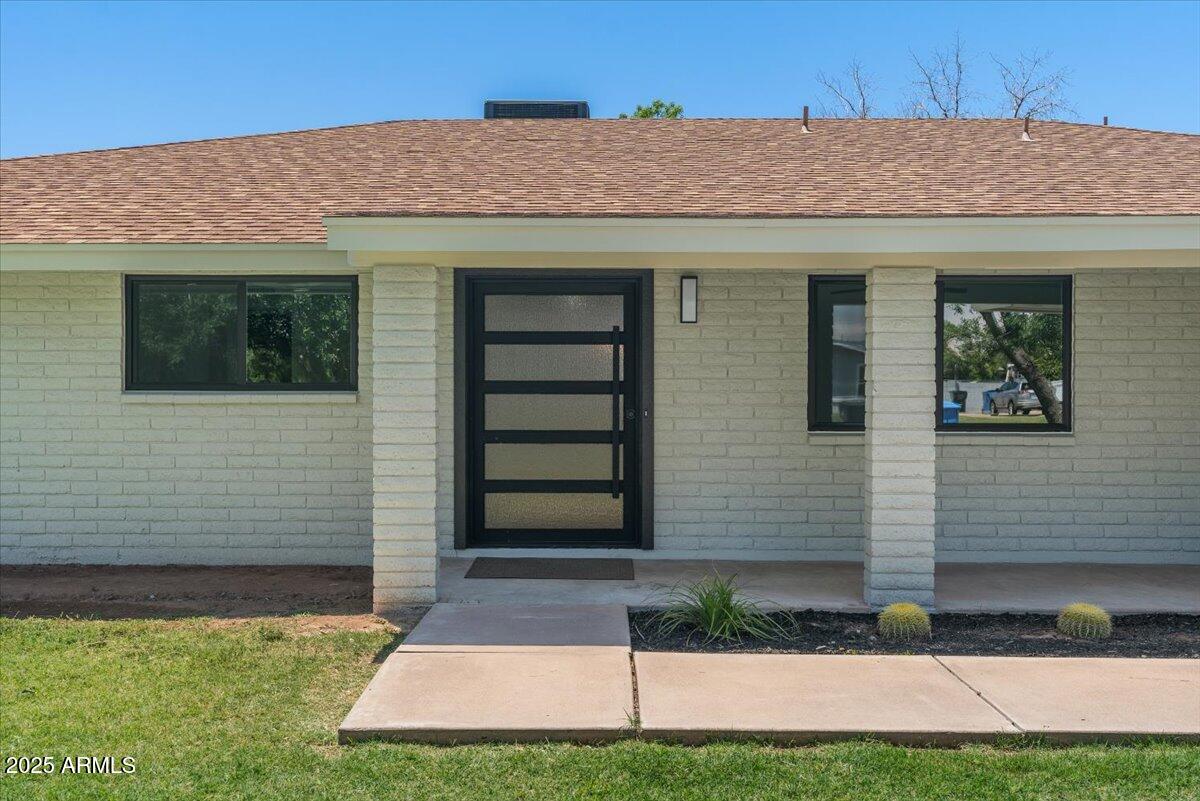 121 E IVANHOE Street