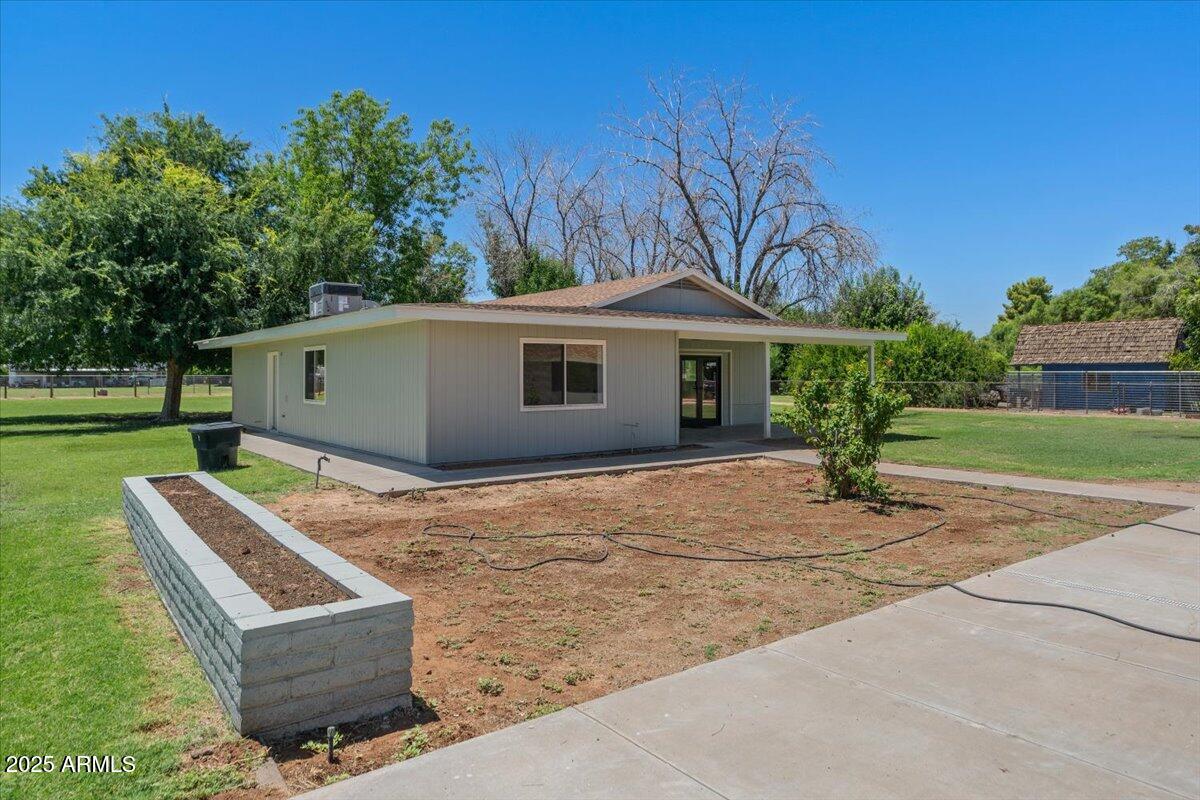 121 E IVANHOE Street