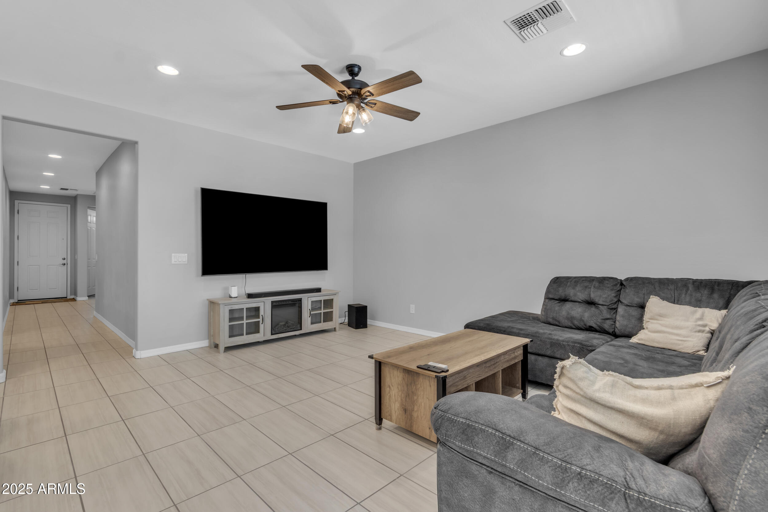 1960 N LORETTA Place