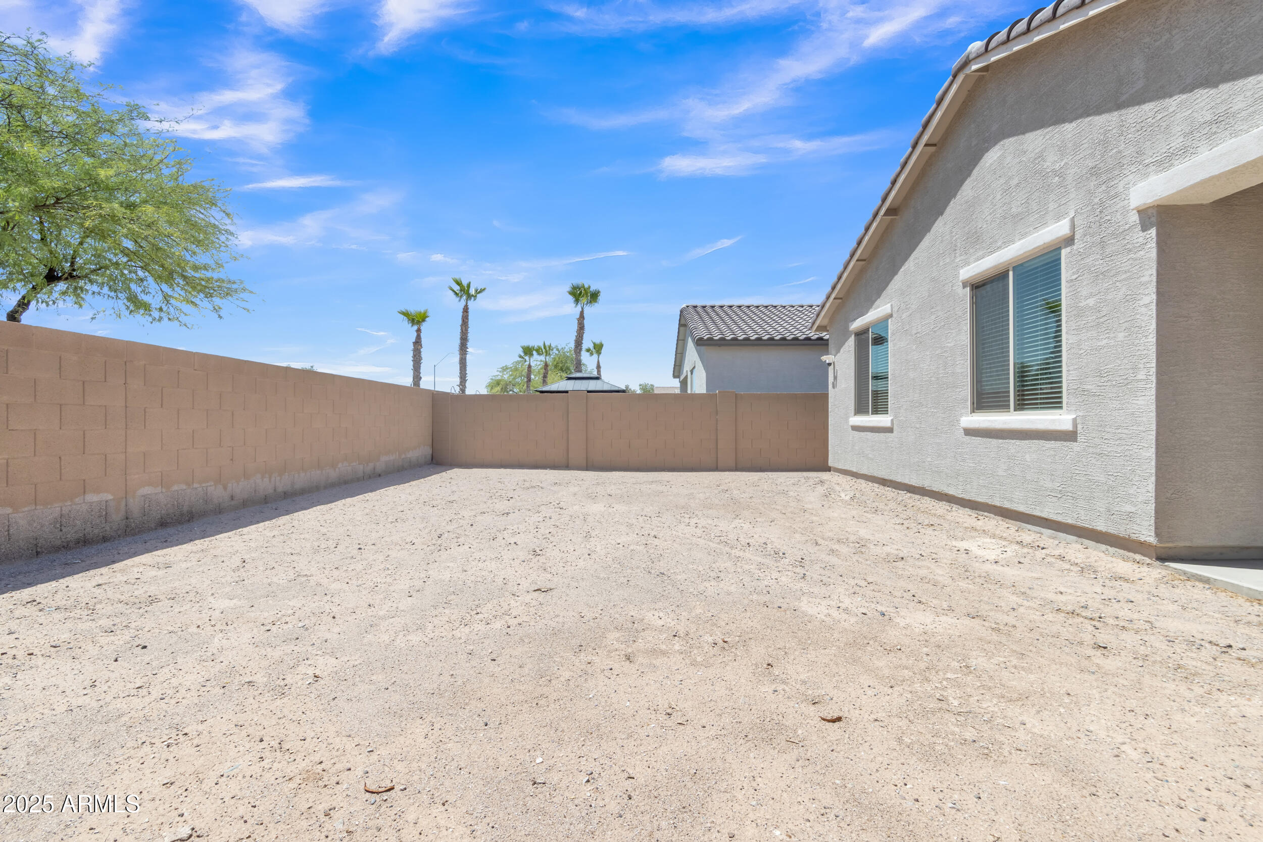 1960 N LORETTA Place