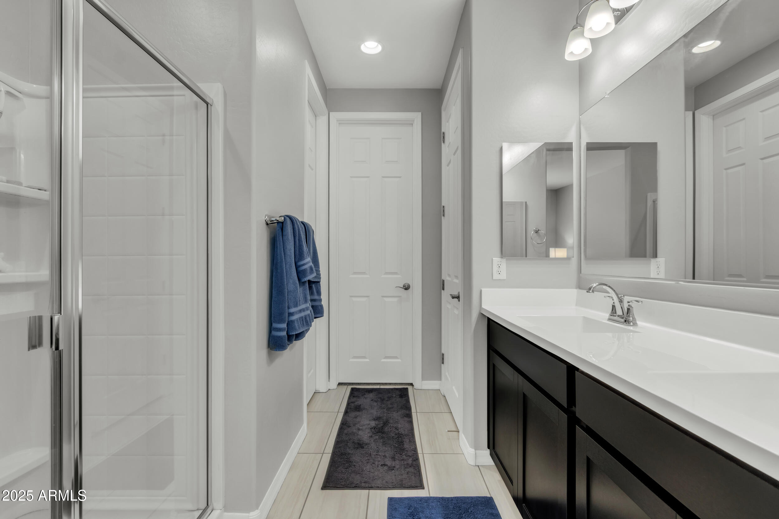 1960 N LORETTA Place