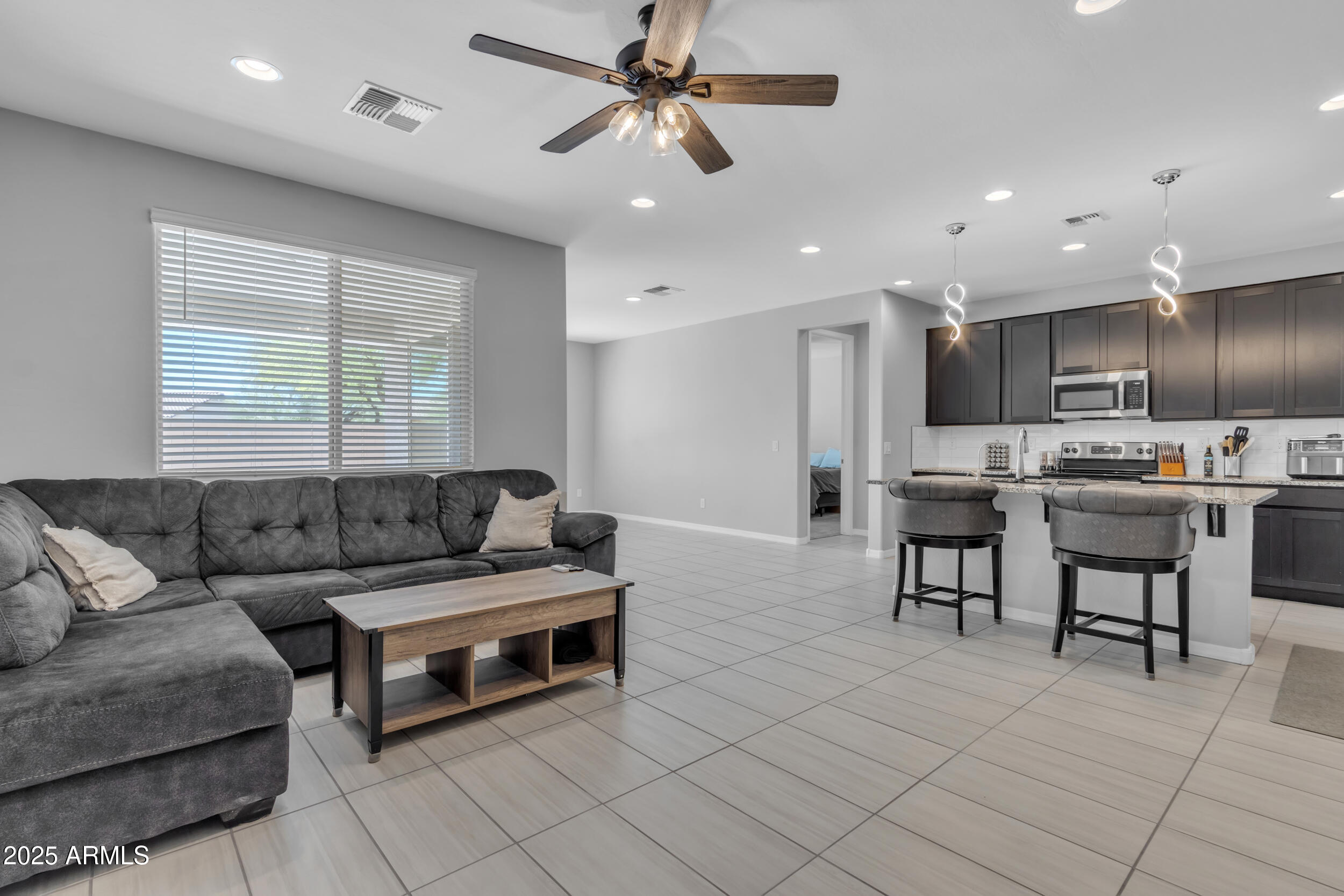 1960 N LORETTA Place