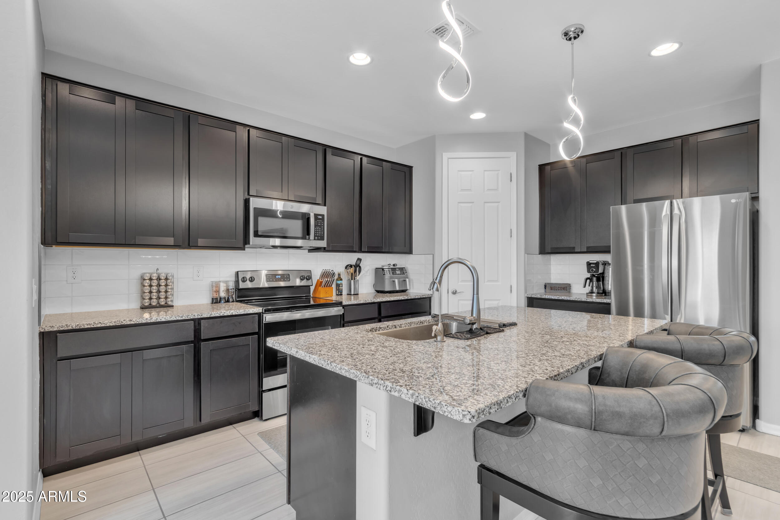 1960 N LORETTA Place