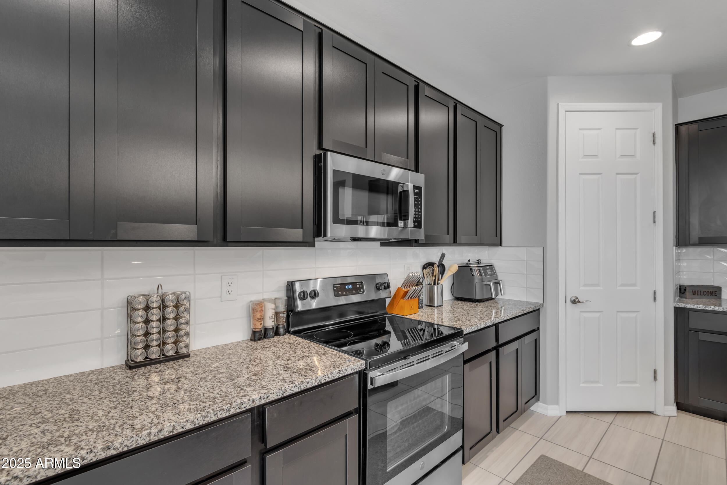 1960 N LORETTA Place