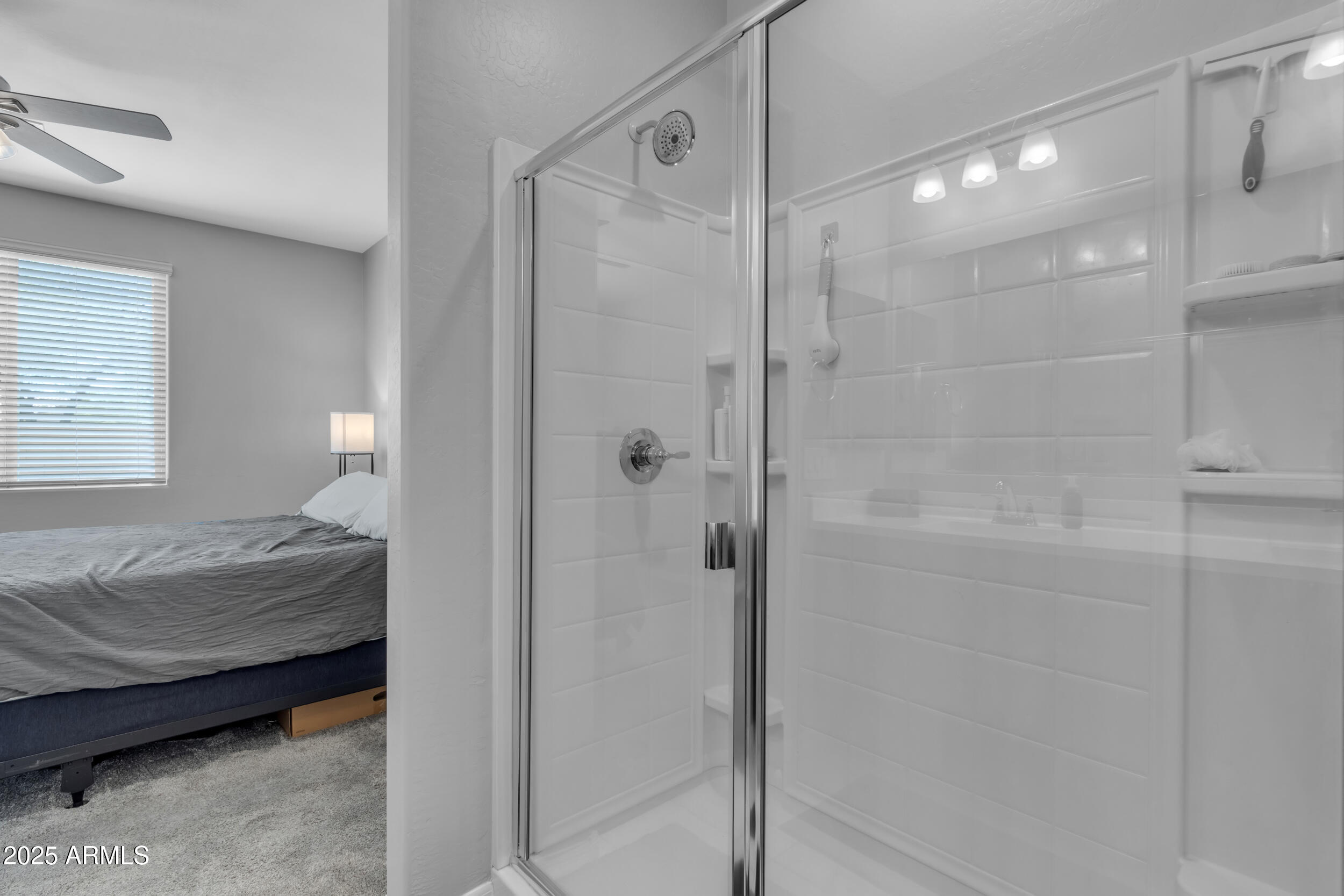 1960 N LORETTA Place