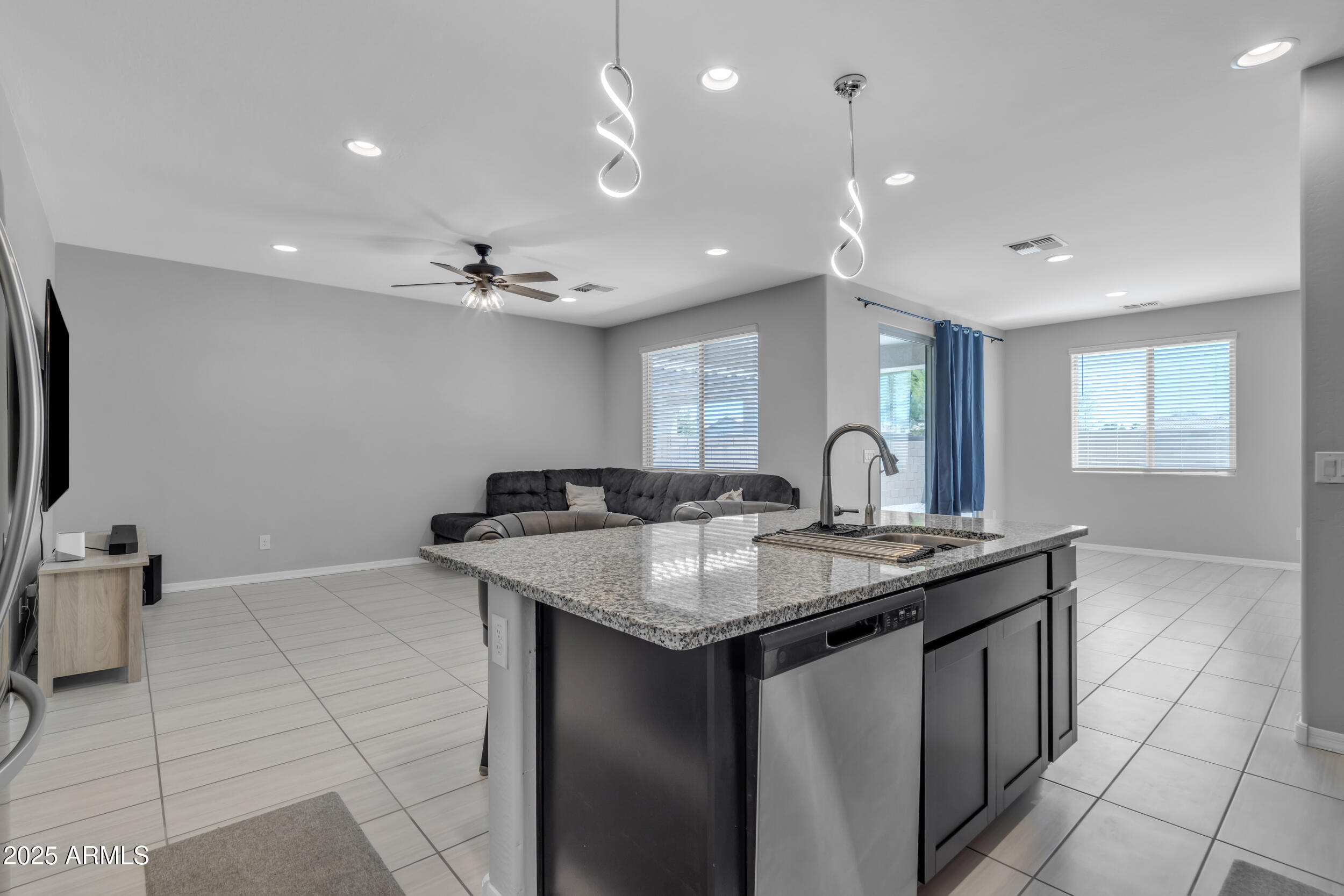 1960 N LORETTA Place