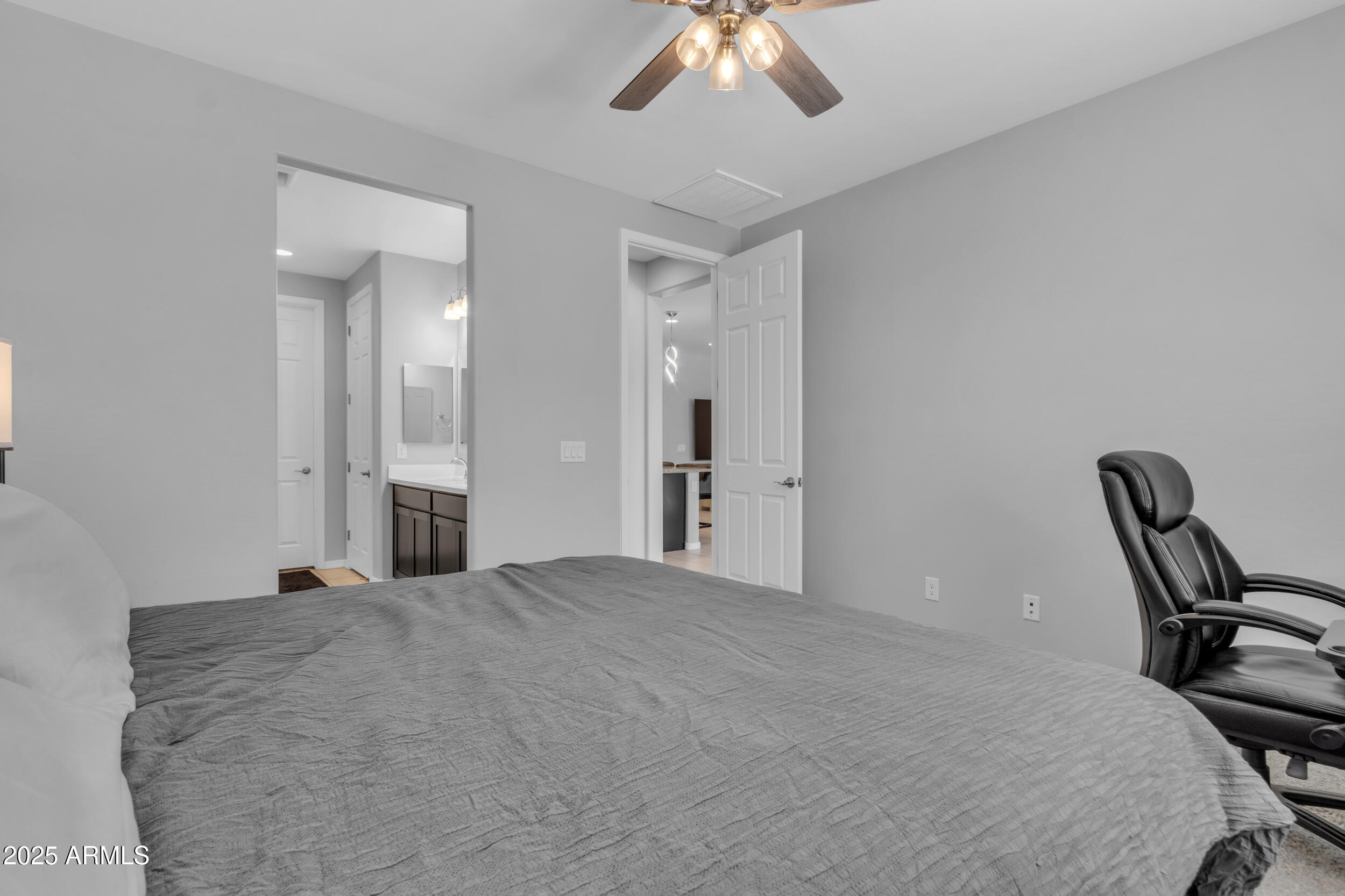 1960 N LORETTA Place