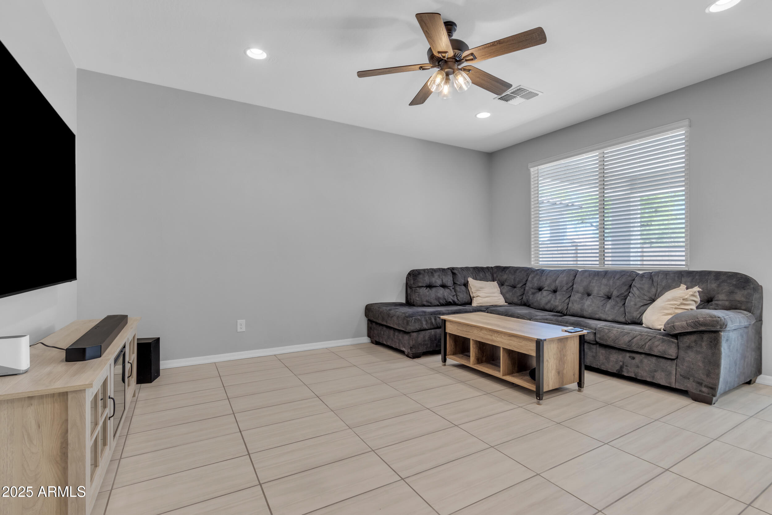 1960 N LORETTA Place