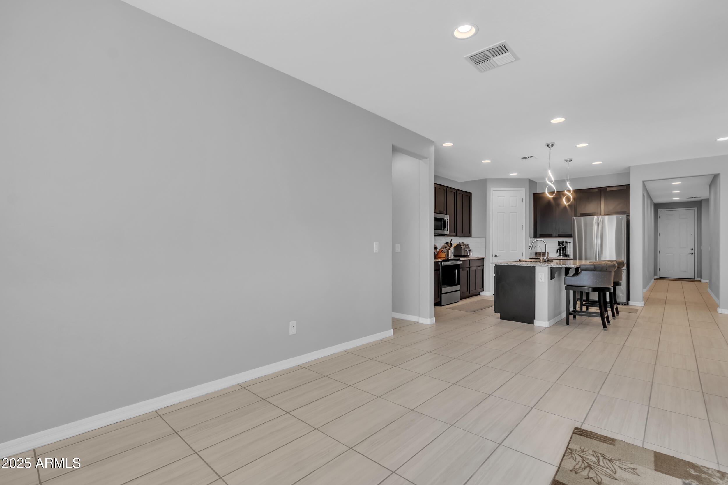 1960 N LORETTA Place