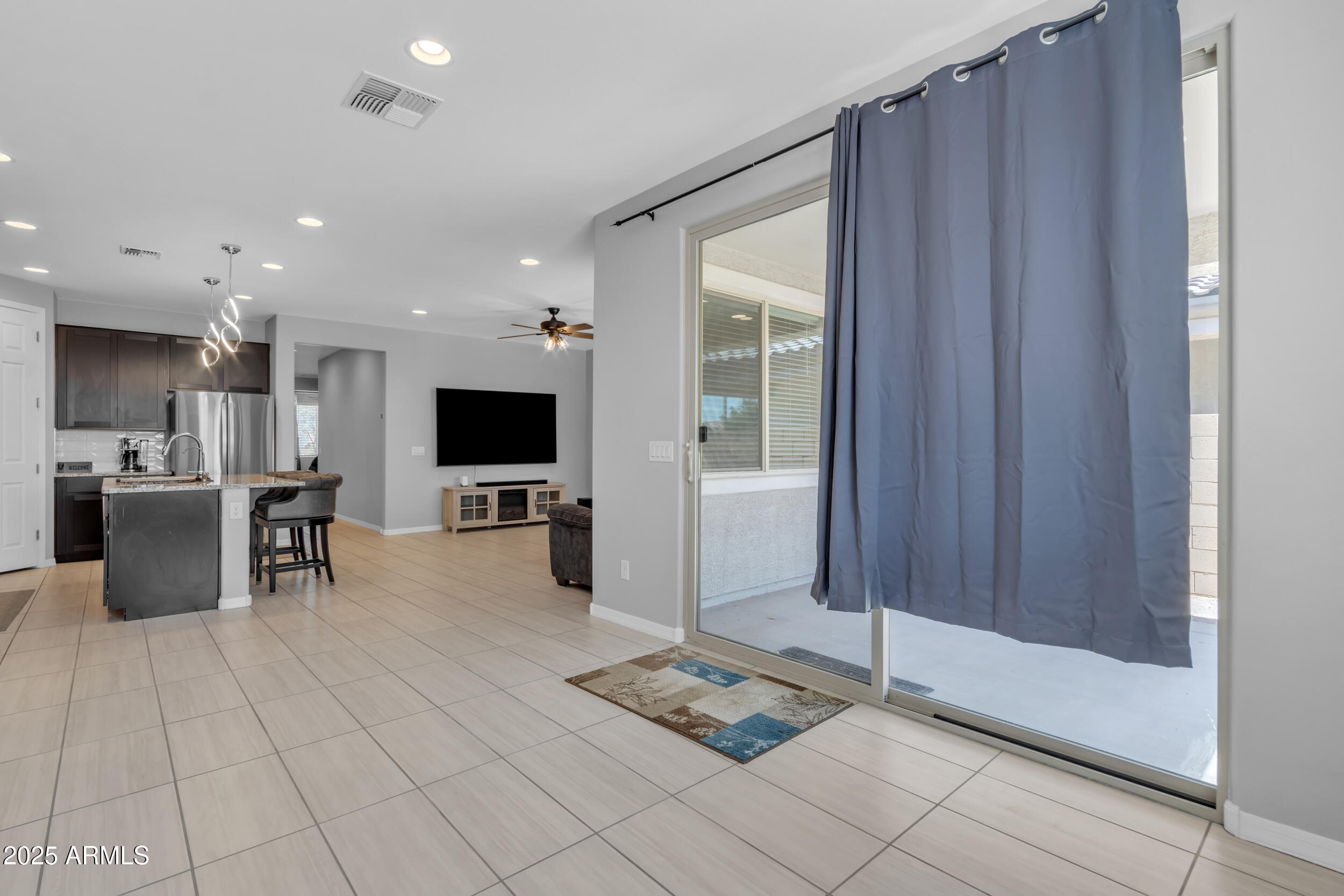 1960 N LORETTA Place