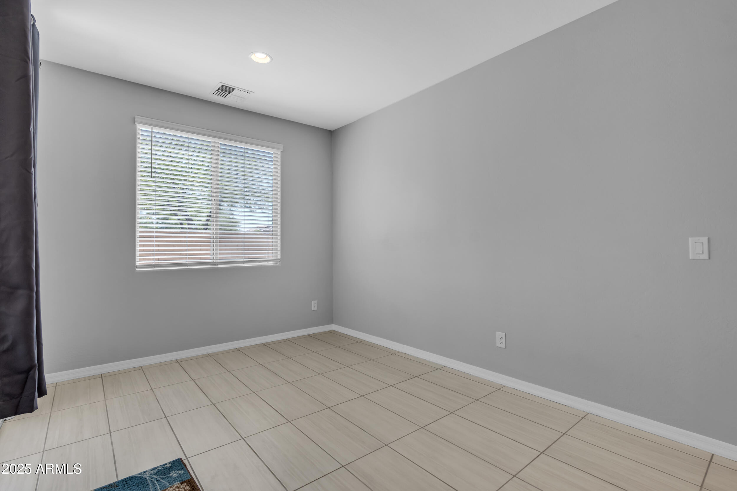 1960 N LORETTA Place