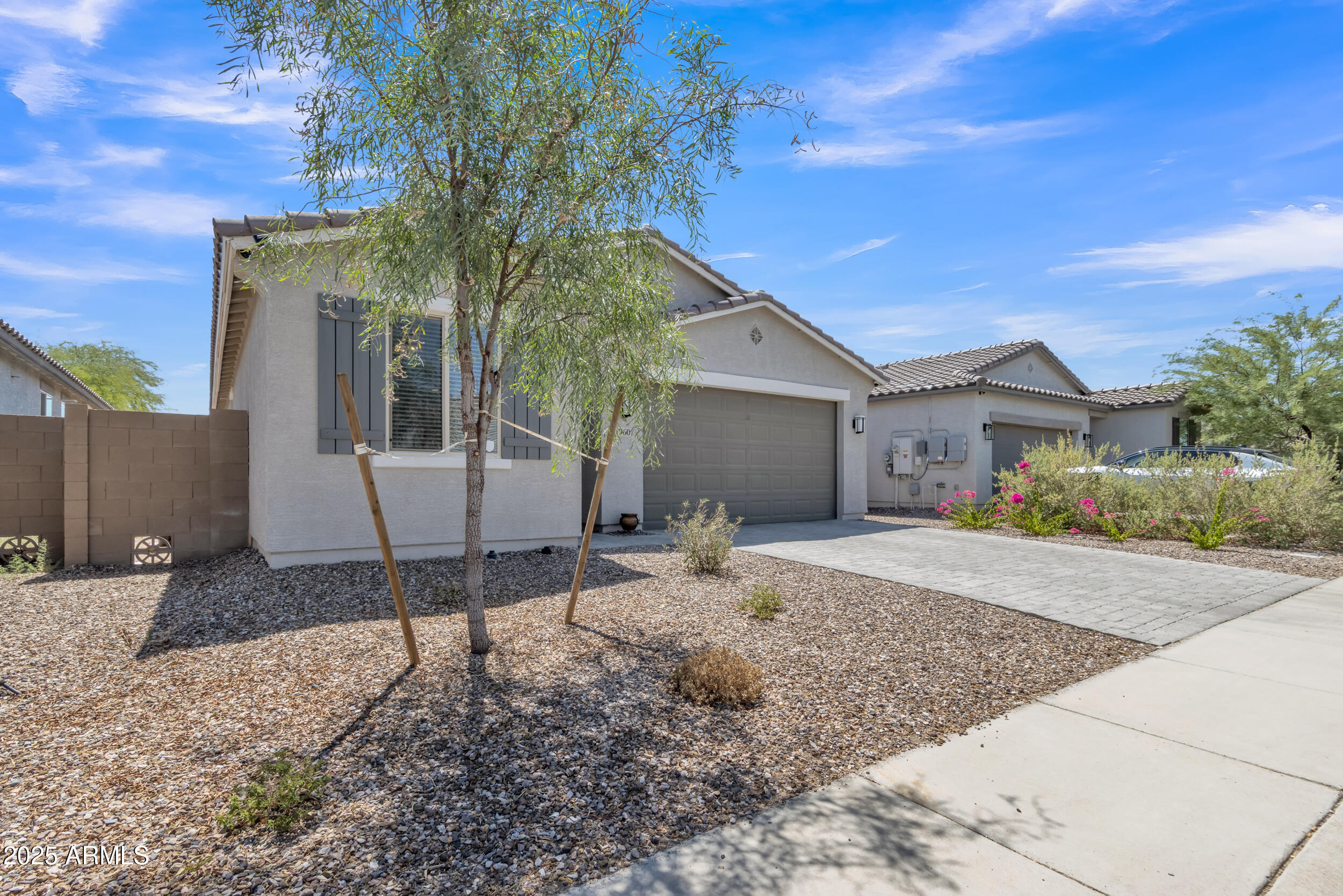 1960 N LORETTA Place