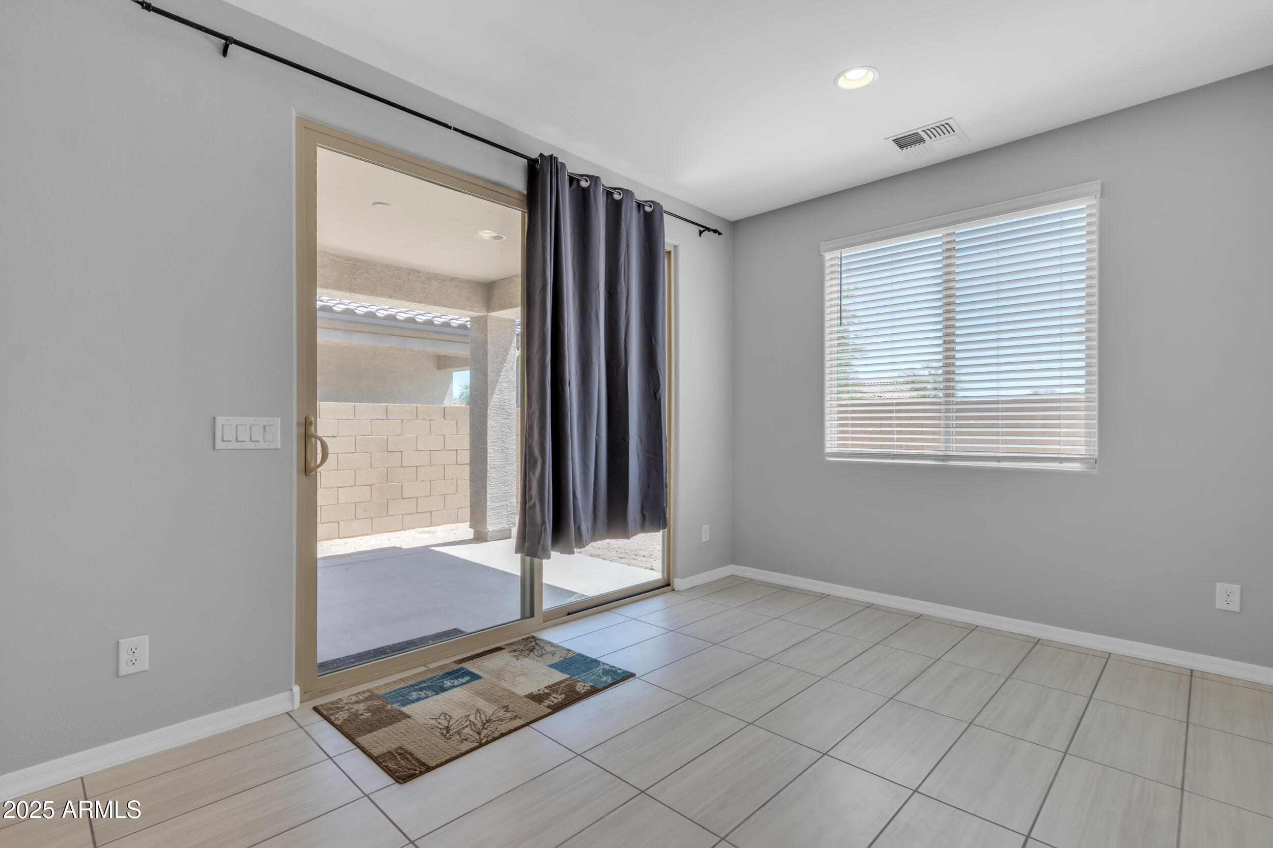 1960 N LORETTA Place