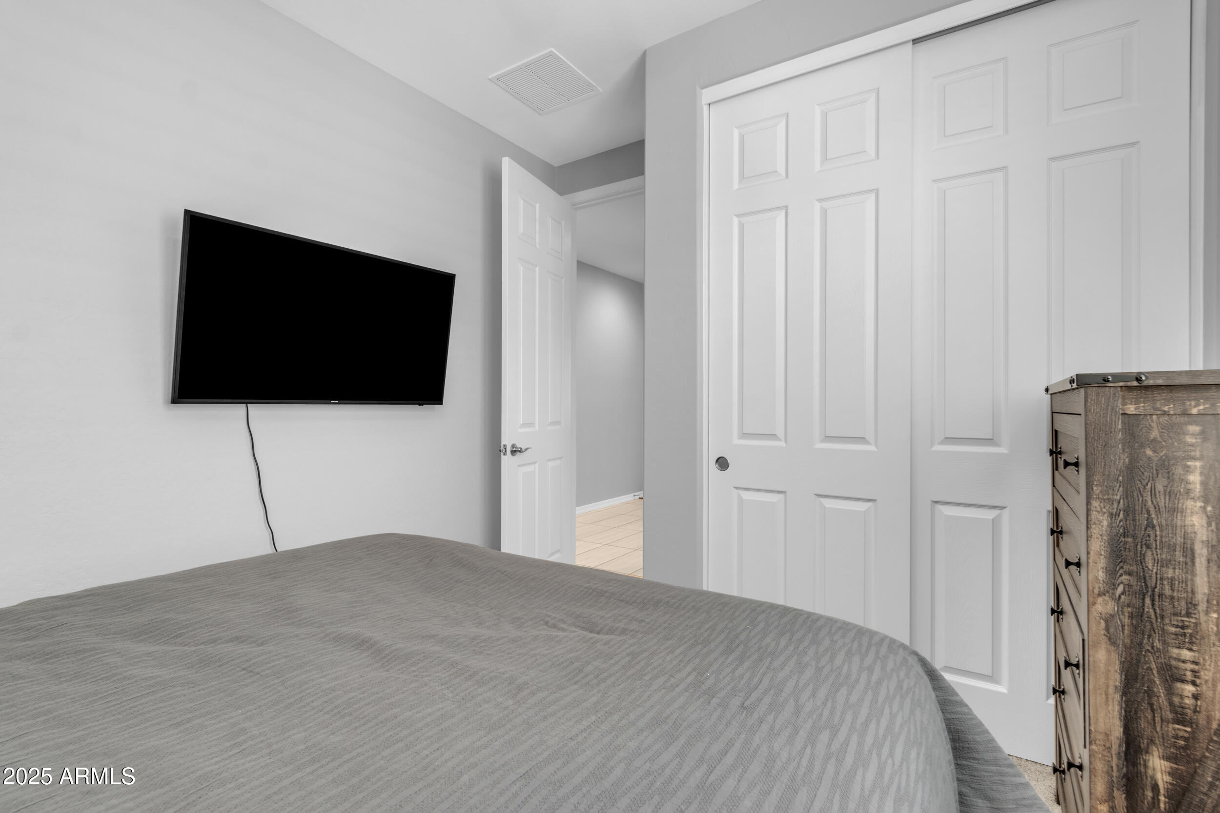 1960 N LORETTA Place