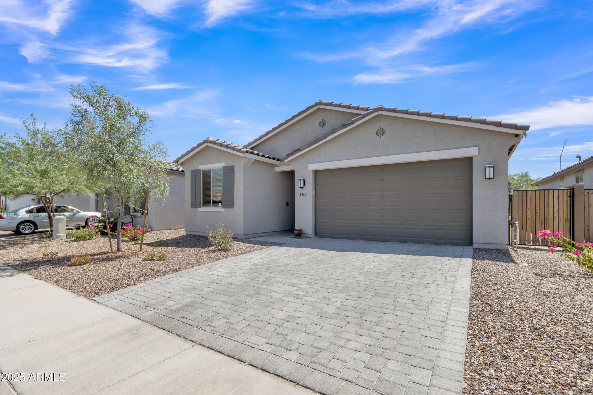 1960 N LORETTA Place