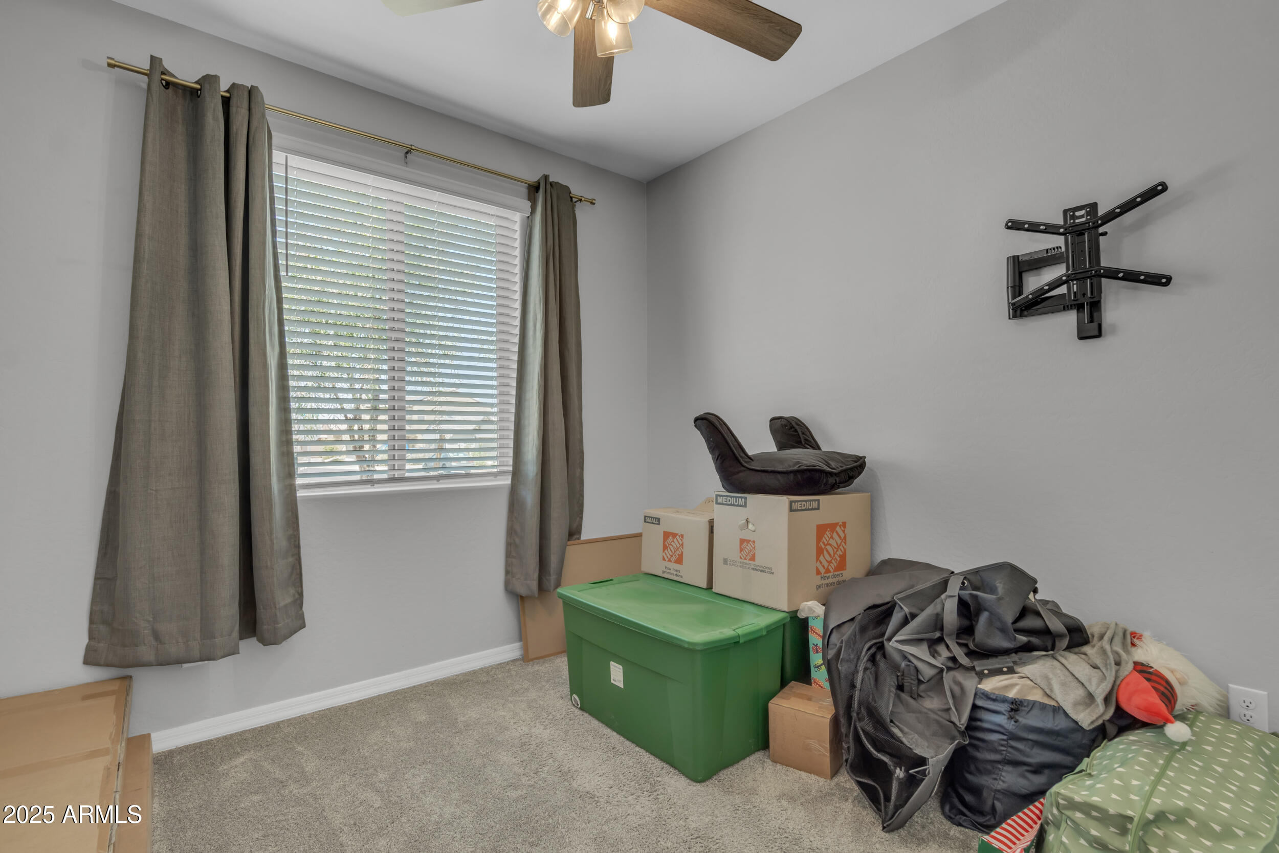 1960 N LORETTA Place