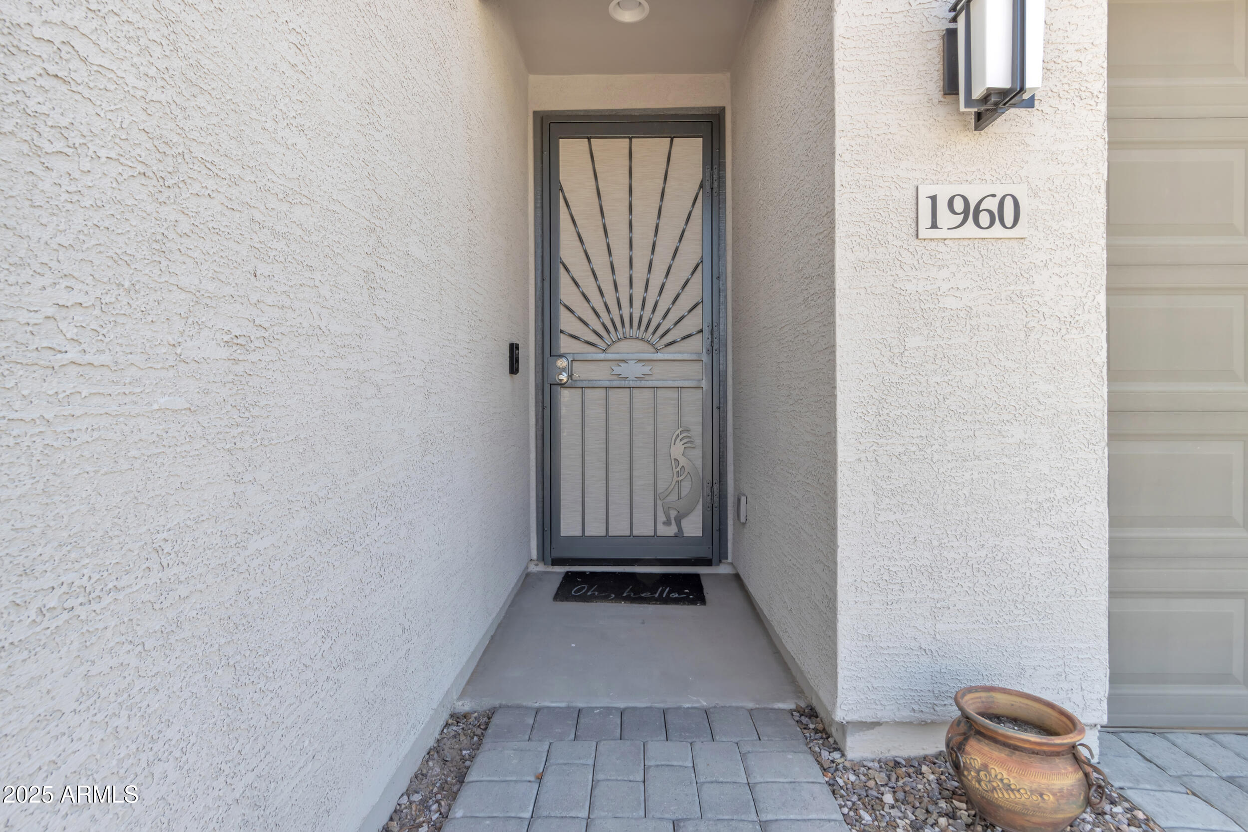 1960 N LORETTA Place