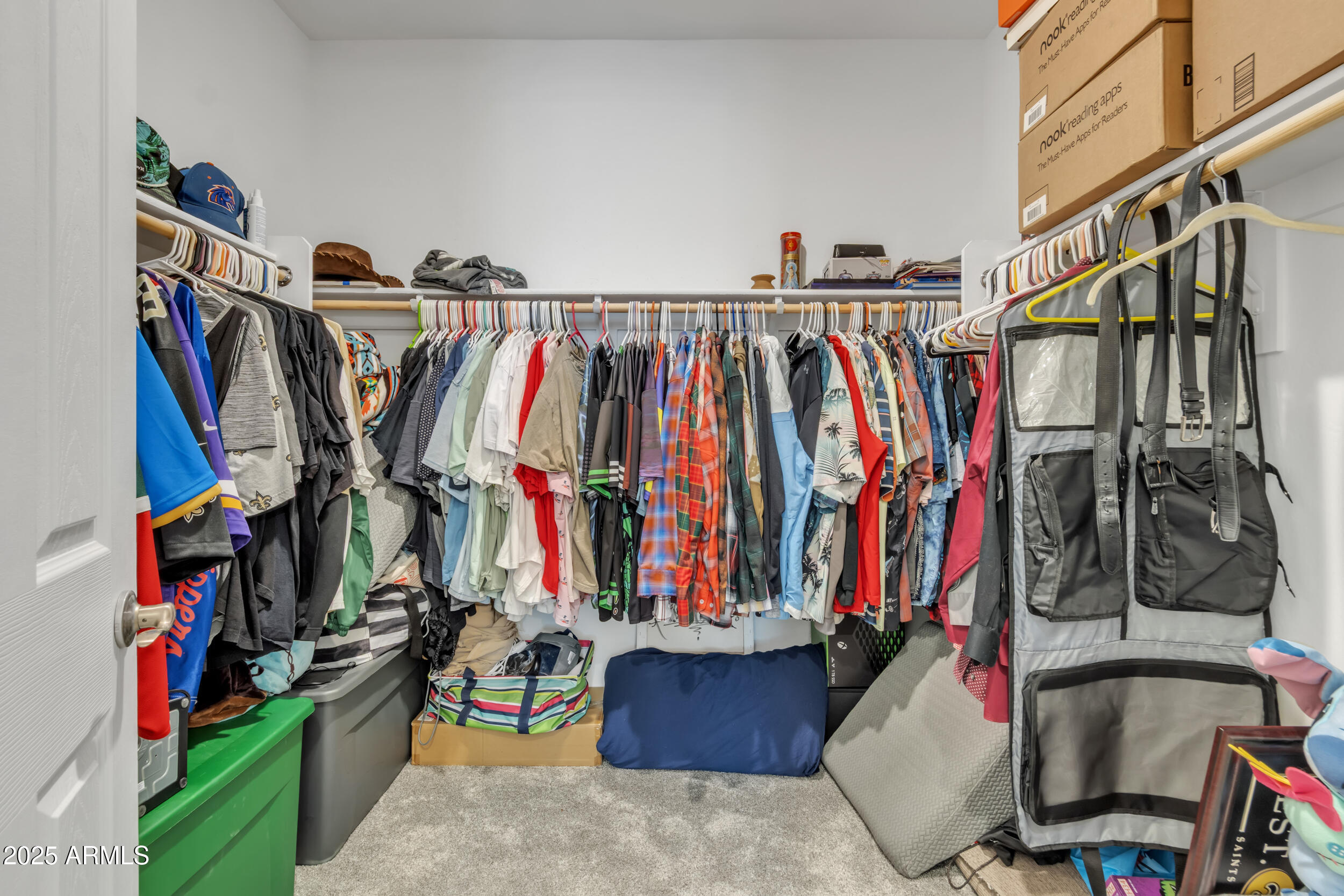 1960 N LORETTA Place