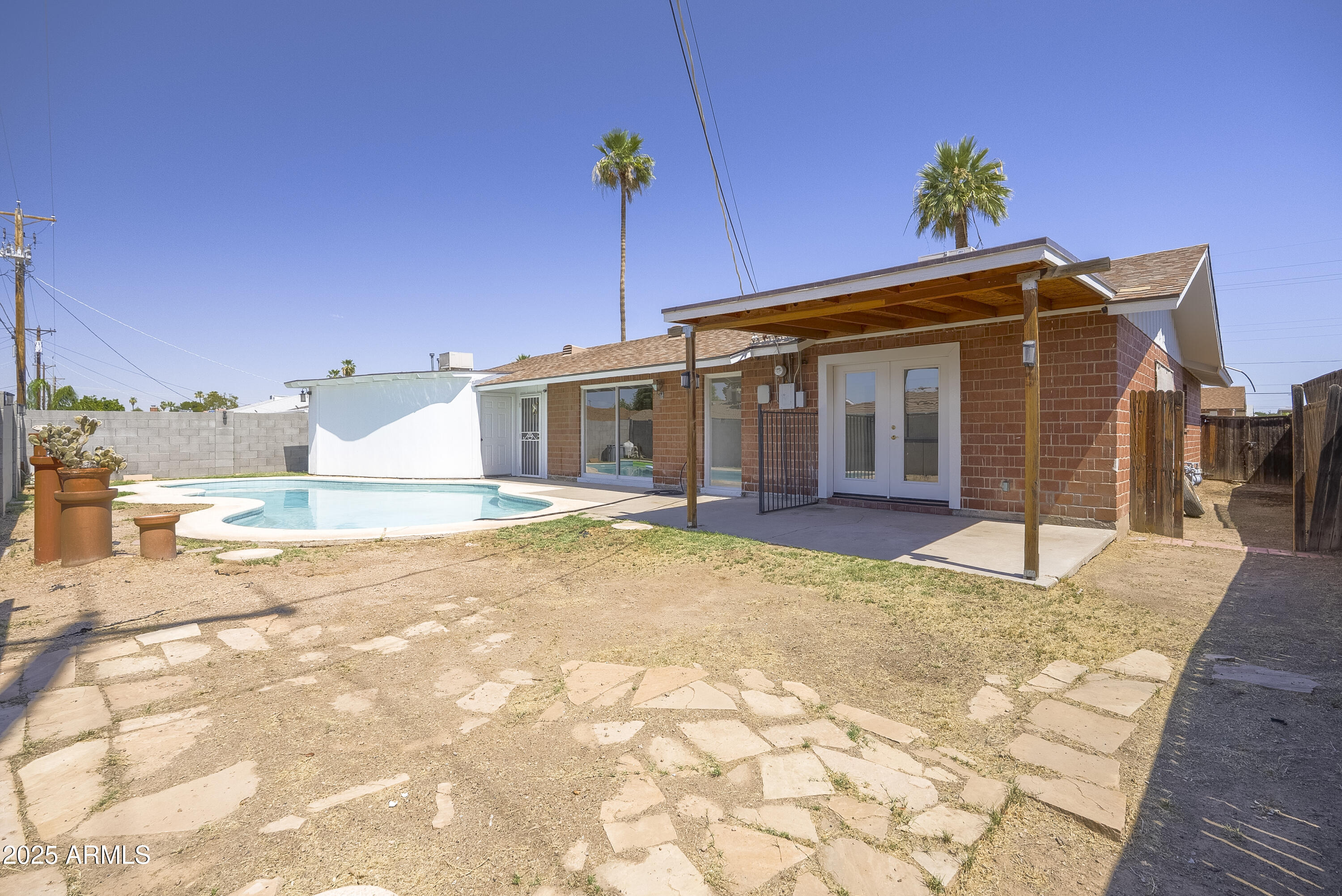 3823 W ROSE Lane