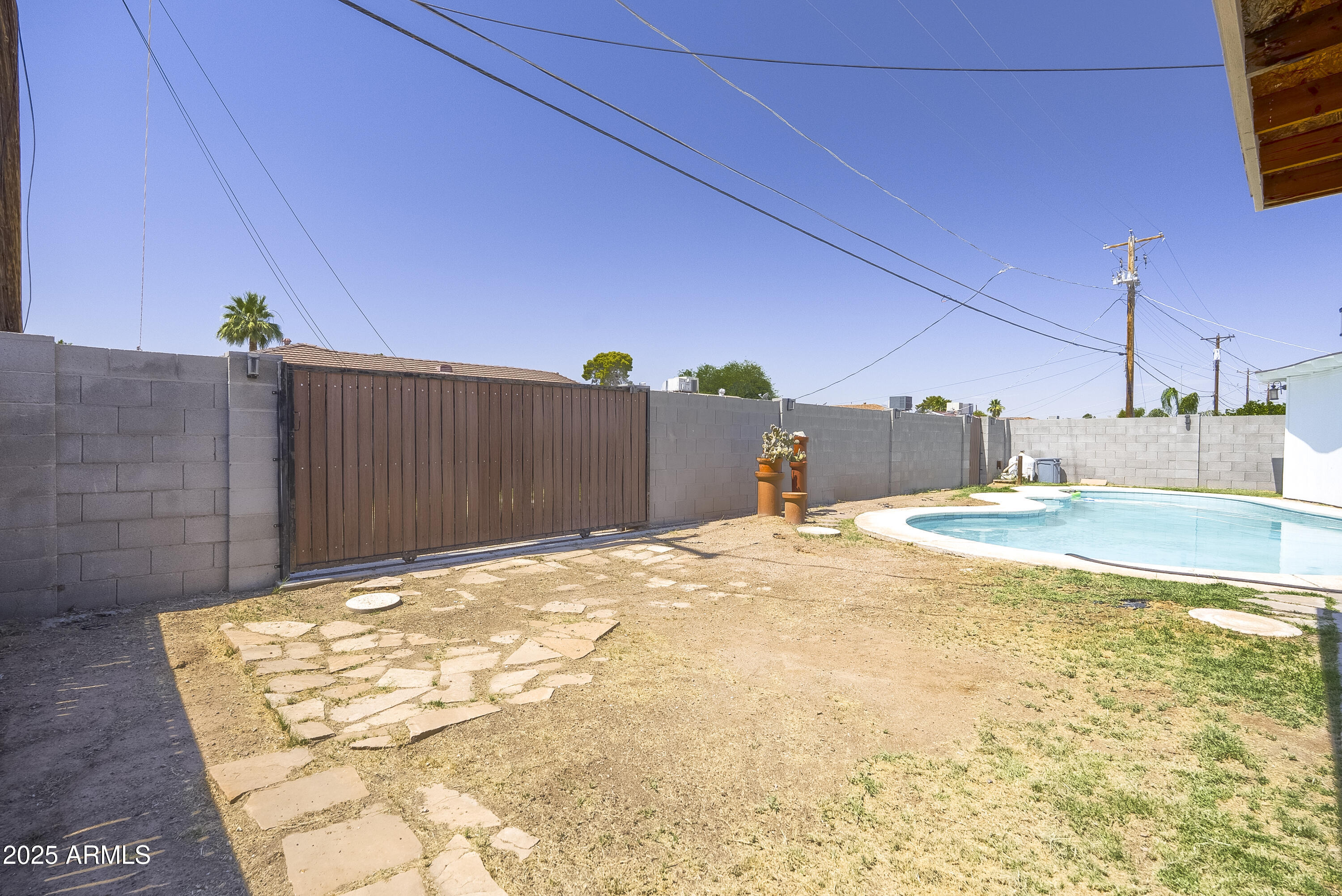 3823 W ROSE Lane