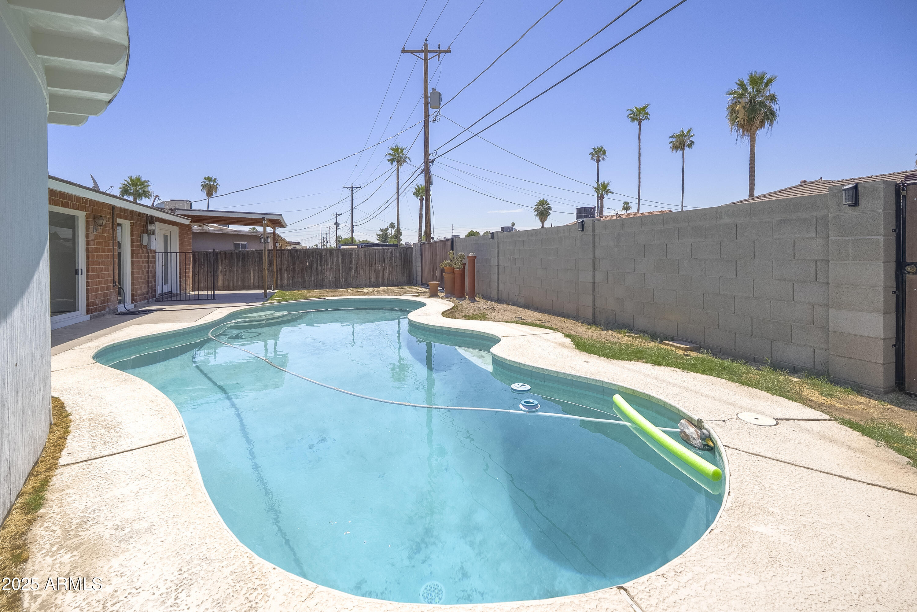 3823 W ROSE Lane