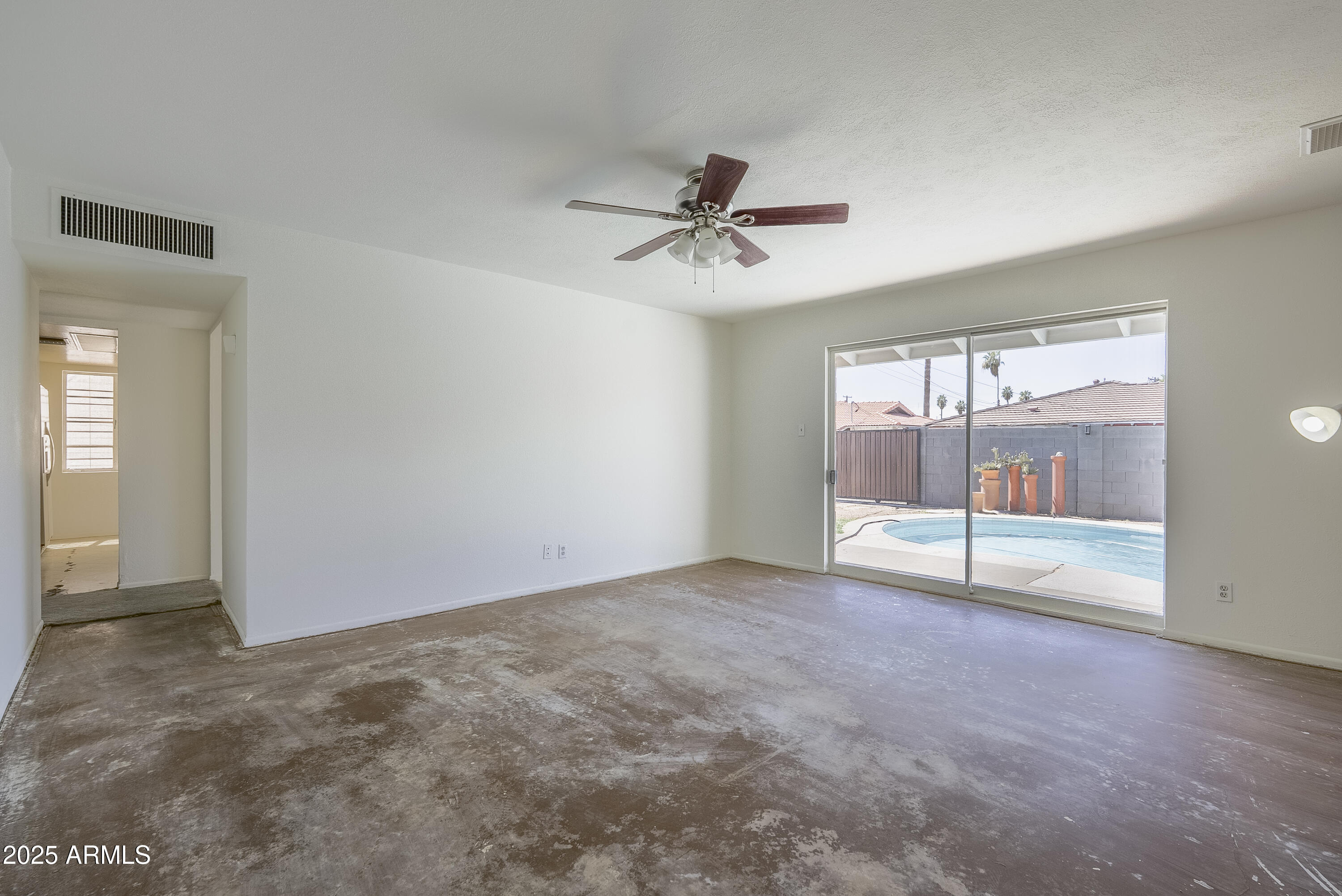 3823 W ROSE Lane