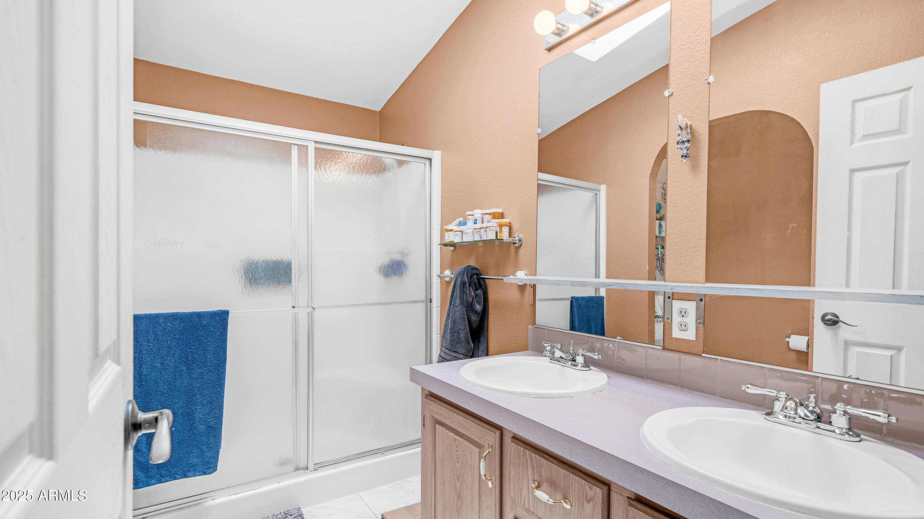 2400 E BASELINE Avenue, 44