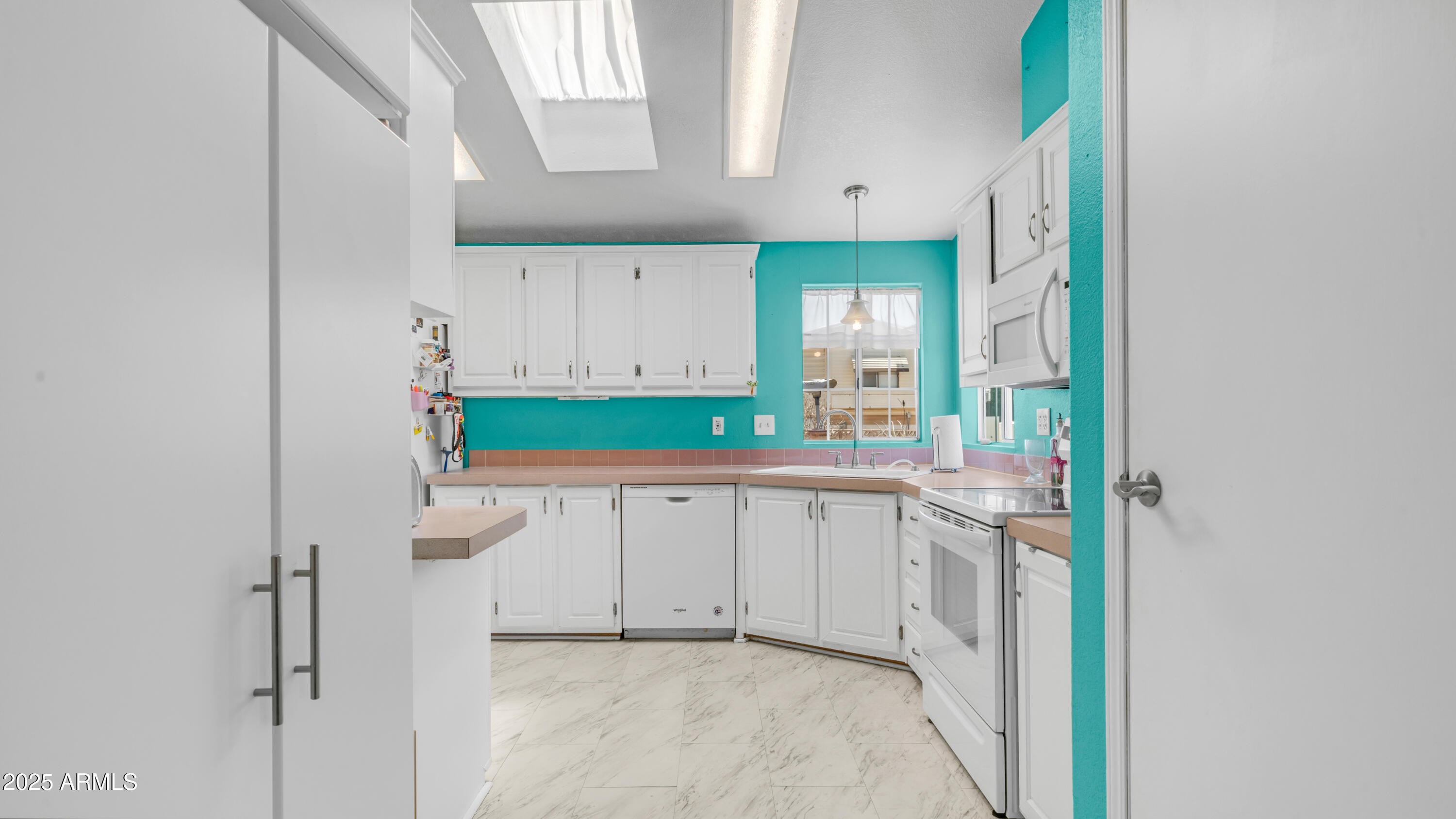 2400 E BASELINE Avenue, 44